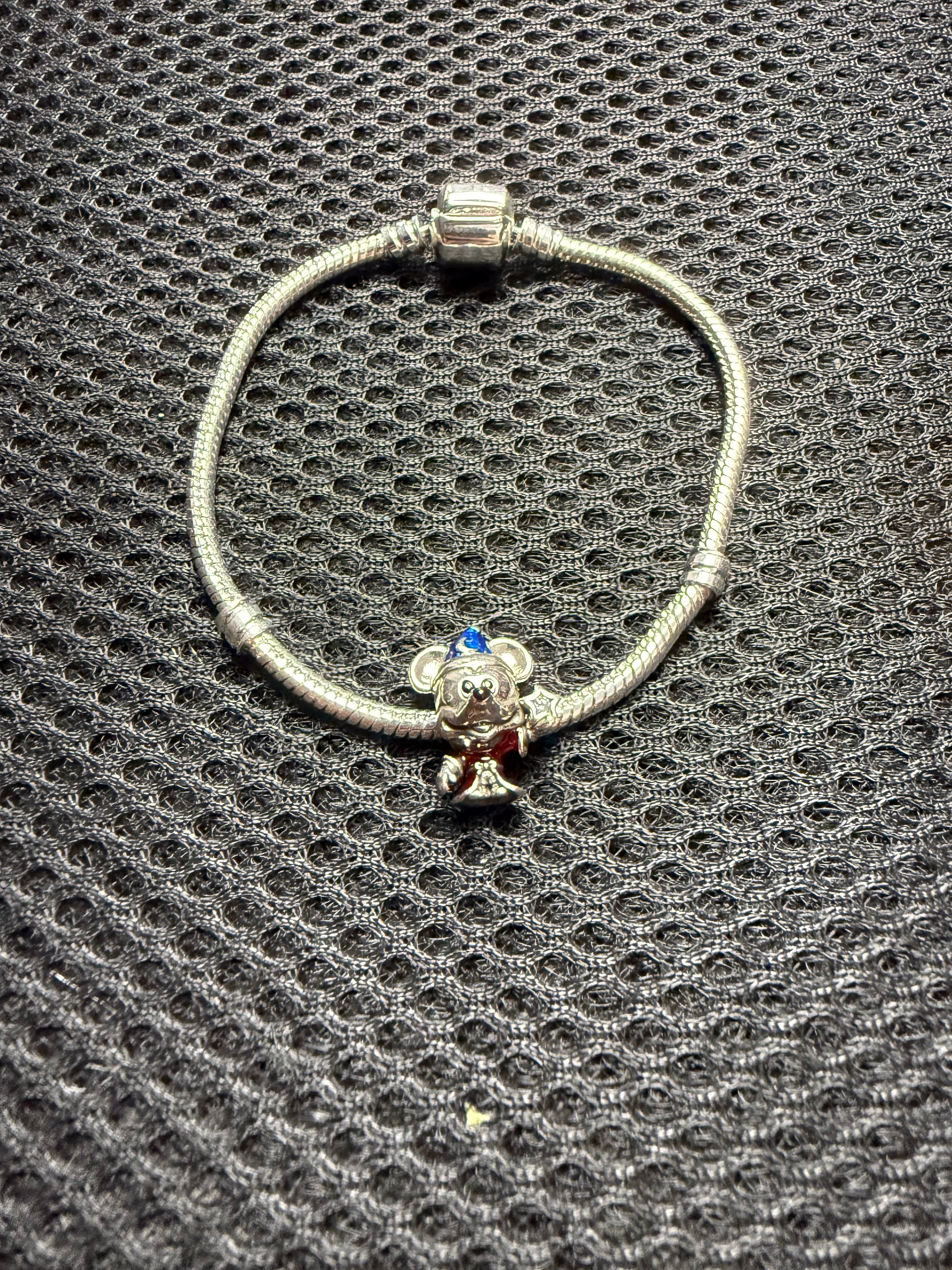 Review by Laura Rodríguez